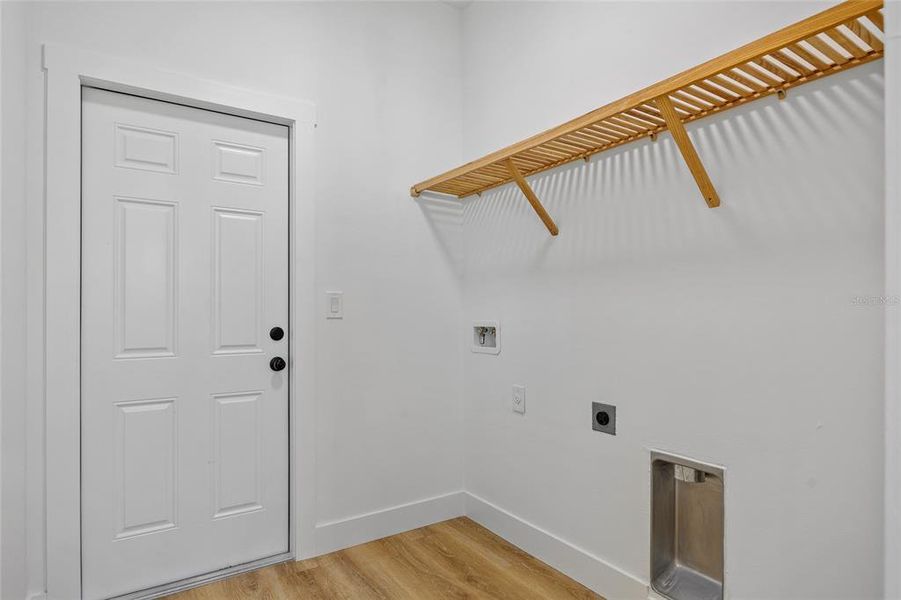 Spacious, unfurnished interior of a new home in , Port Charlotte (Image 13).