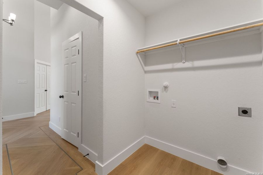 Spacious, unfurnished interior of a new home in , Selma (Image 46).