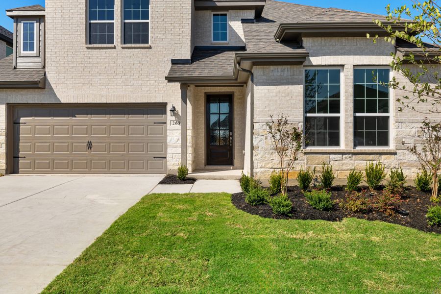 Exterior details and patio area of a home in Elevon, Lavon (Image 3).