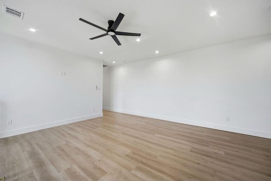Spacious, unfurnished interior of a new home in , Dallas (Image 32).
