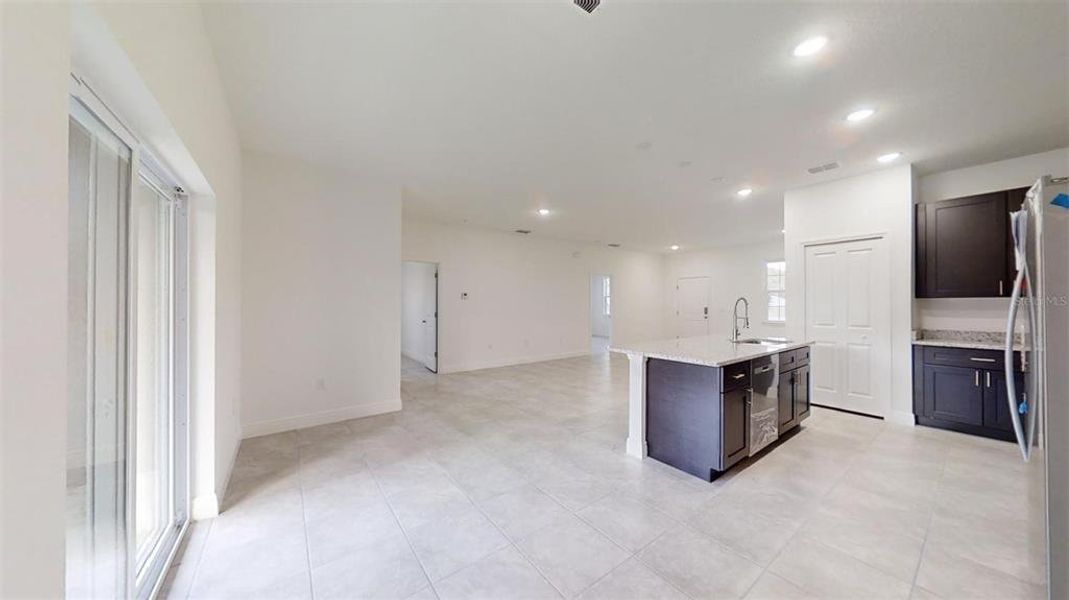 Spacious, unfurnished interior of a new home in , Dunnellon (Image 29).