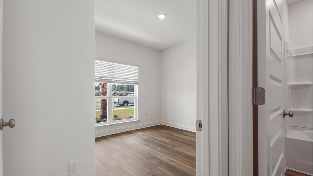 Spacious, unfurnished interior of a new home in Caballeros Estates At Hombre, Panama City Beach (Image 27).