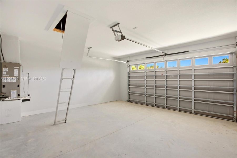 Spacious, unfurnished interior of a new home in , Lake Placid (Image 29).