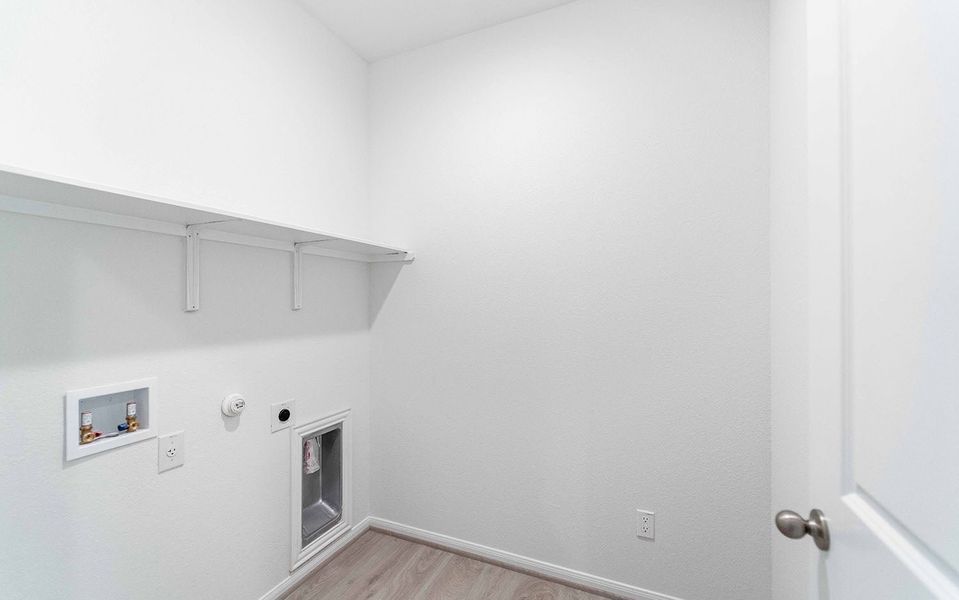 Spacious, unfurnished interior of a new home in Paramount, Kyle (Image 14).