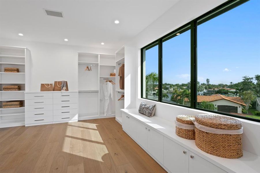 Furnished interior view inside a new home in , St. Petersburg (Image 44).