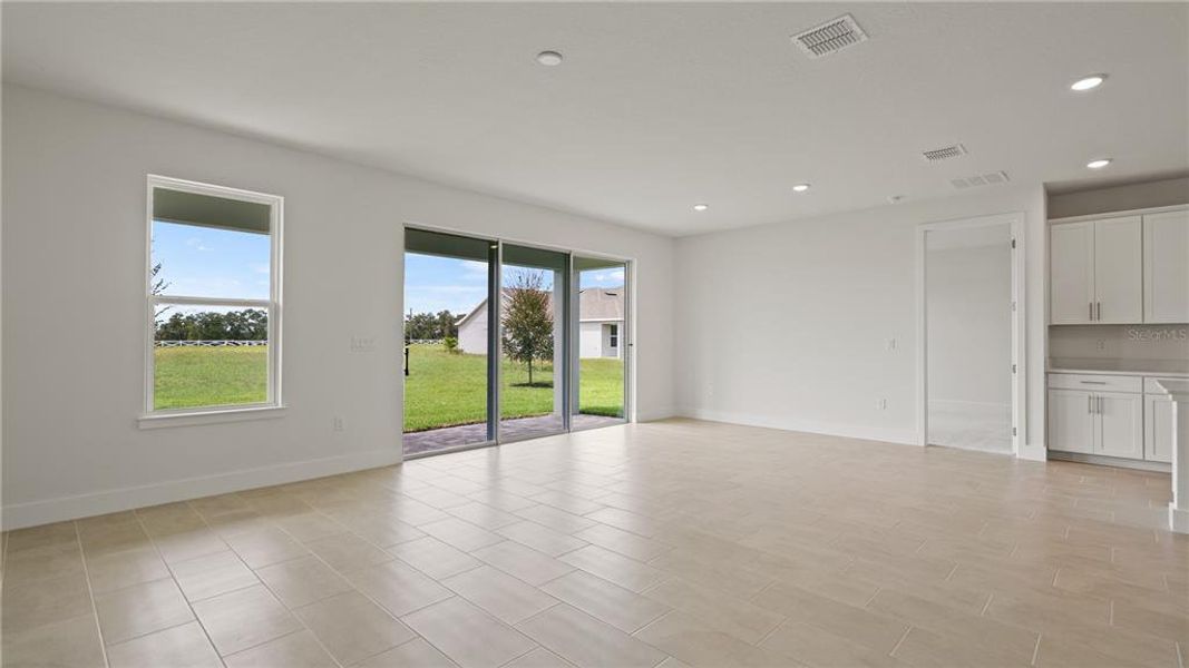Spacious, unfurnished interior of a new home in Trailside, Mount Dora (Image 21).