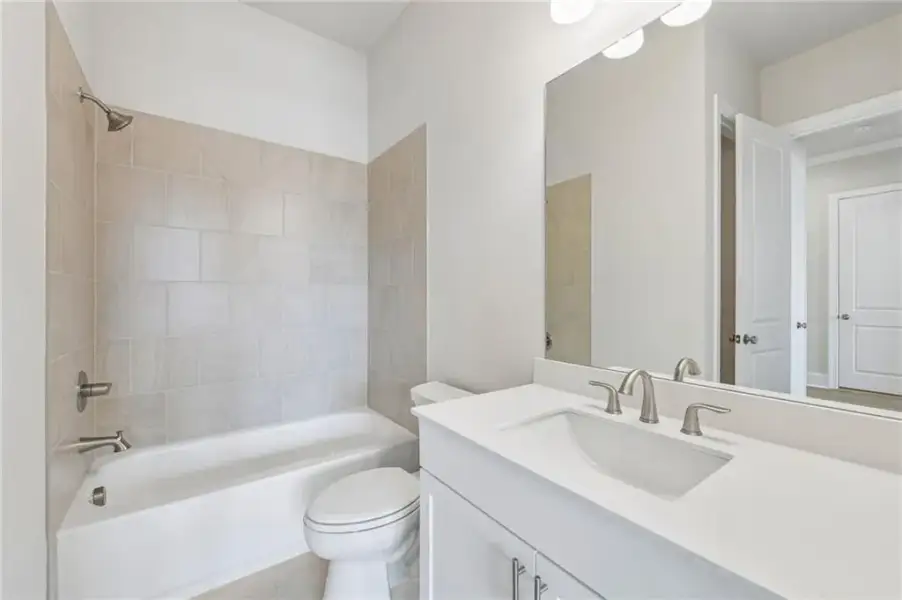 Furnished interior view inside a new home in Aberdeen, Hoschton (Image 9).