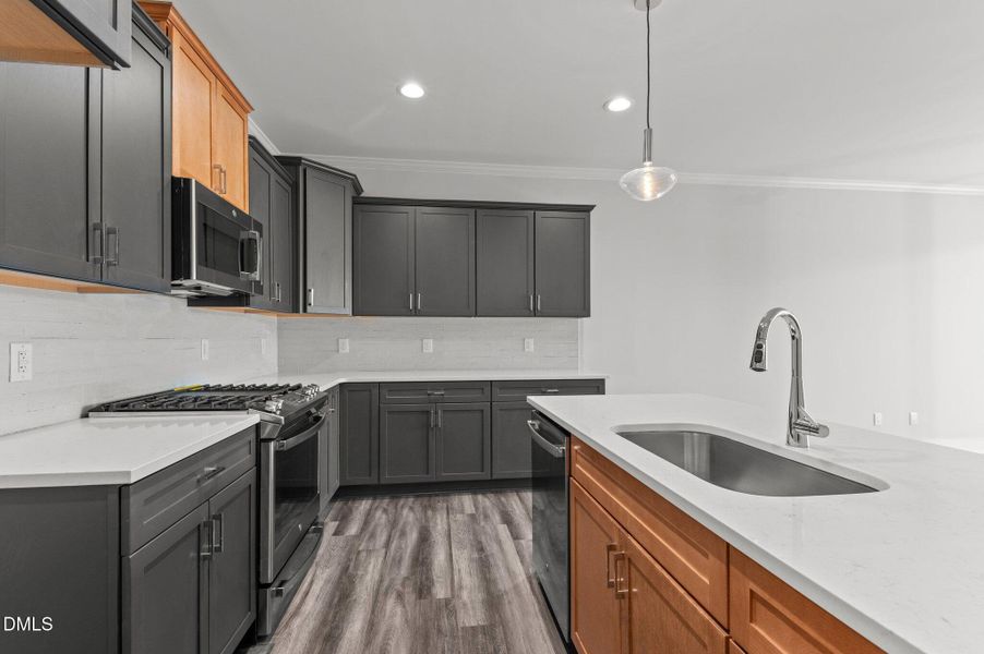 13-web-or-mls-DSC_8520 13-web-or-mls-DSC_8520