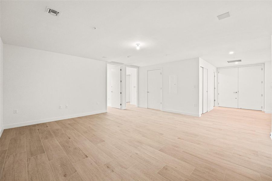 Spacious, unfurnished interior of a new home in , Pompano Beach (Image 21).