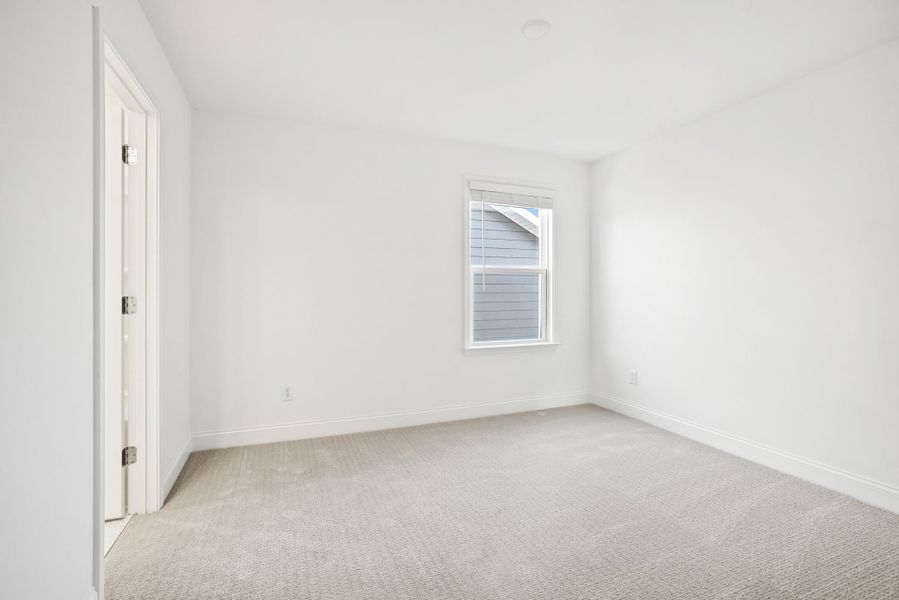 Spacious, unfurnished interior of a new home in Forest Creek, Waxhaw (Image 49).