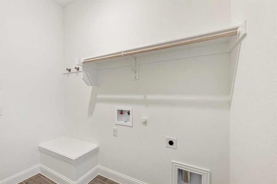 Spacious, unfurnished interior of a new home in Somerset, Venus (Image 19).
