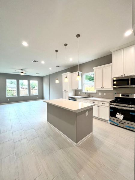 Image 6 of a home in . Image 6 of a home in .