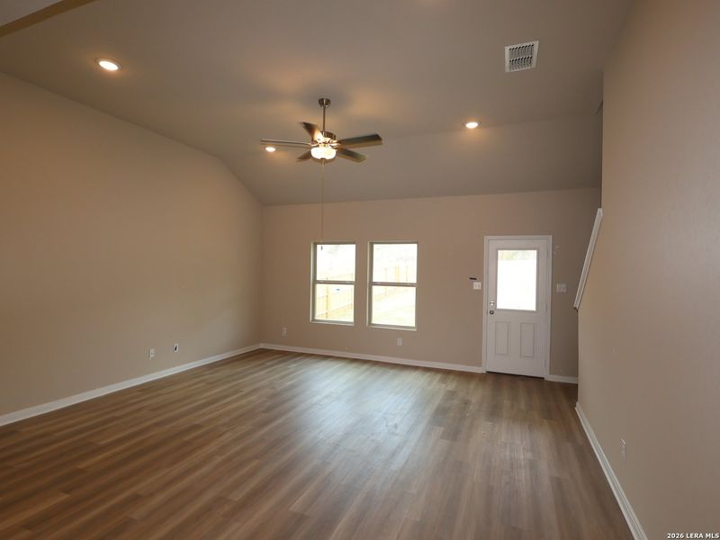Spacious, unfurnished interior of a new home in Agave, San Antonio (Image 16).