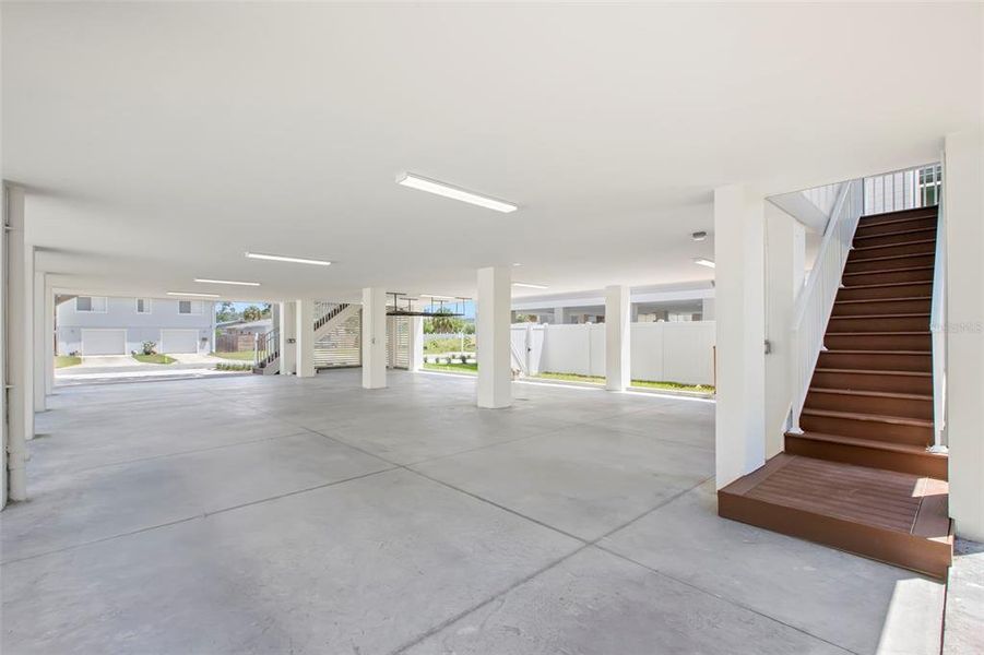Spacious, unfurnished interior of a new home in , St. Petersburg (Image 30).