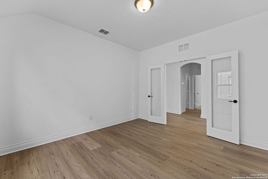 Spacious, unfurnished interior of a new home in Davis Ranch, San Antonio (Image 18). Spacious, unfurnished interior of a new home in Davis Ranch, San Antonio (Image 18).