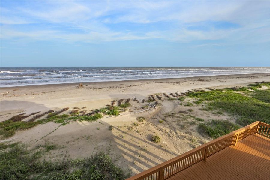 Breathtaking beachfront views! Breathtaking beachfront views!