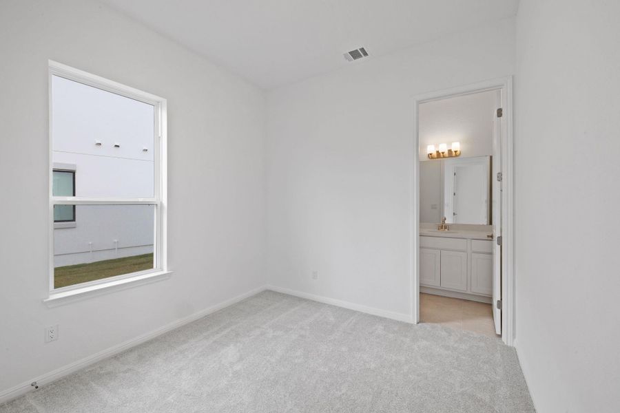 Spacious, unfurnished interior of a new home in , Leander (Image 18).