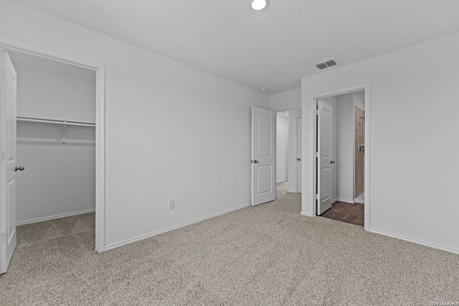 Spacious, unfurnished interior of a new home in Sonora, San Antonio (Image 21).