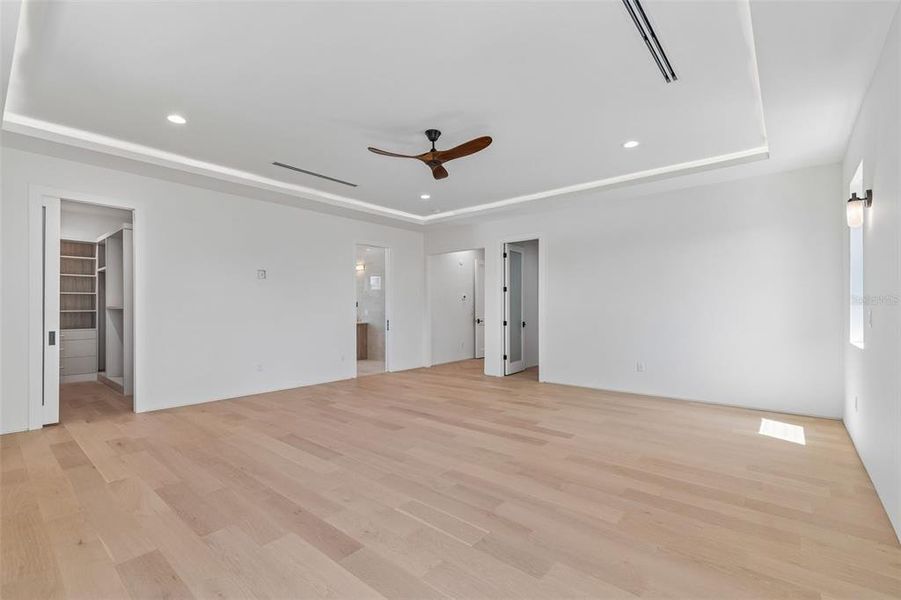 Spacious, unfurnished interior of a new home in , Tampa (Image 22).