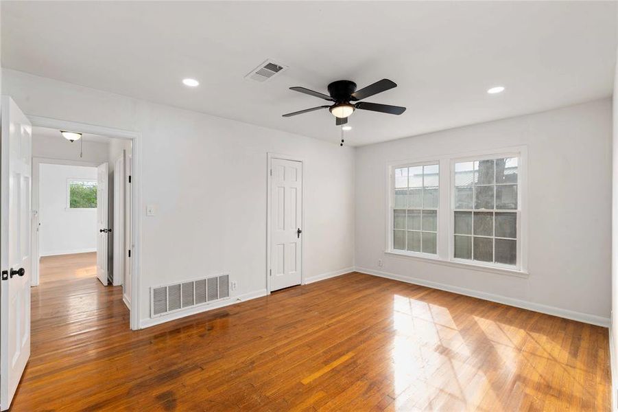 Spacious, unfurnished interior of a new home in , Brownwood (Image 15).