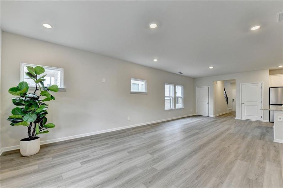 Spacious, unfurnished interior of a new home in , Lawrenceville (Image 36).