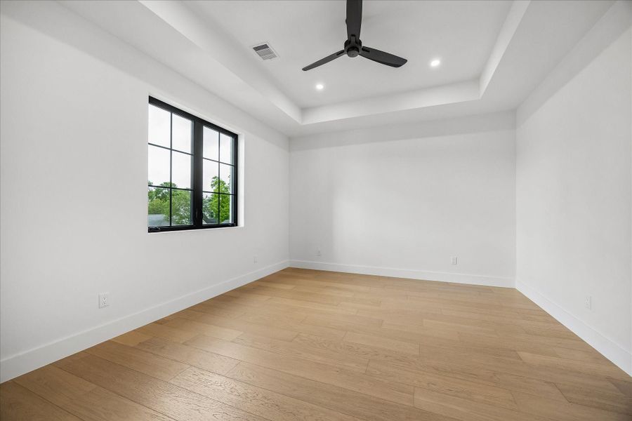 Spacious, unfurnished interior of a new home in , Houston (Image 21).