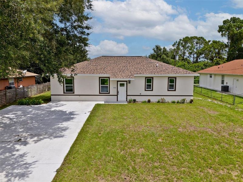 Exterior details and patio area of a home in , North Port (Image 22).