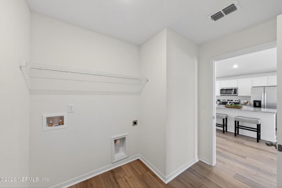 Spacious, unfurnished interior of a new home in , Jacksonville (Image 17).