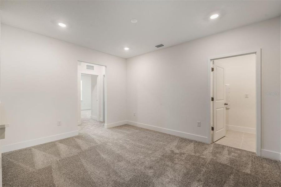 Spacious, unfurnished interior of a new home in Magnolia Reserve, Ocoee (Image 22).