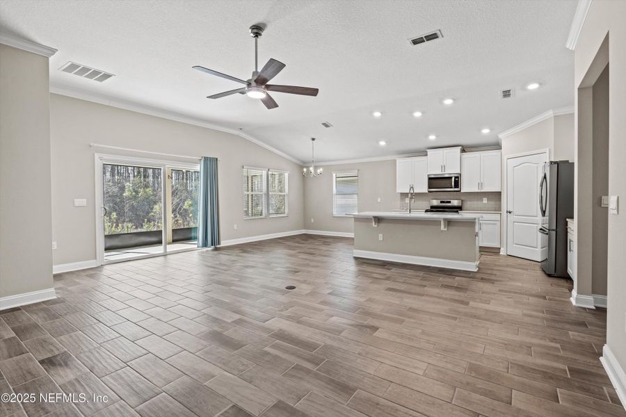 Spacious, unfurnished interior of a new home in Parkland Preserve, St. Augustine (Image 29).