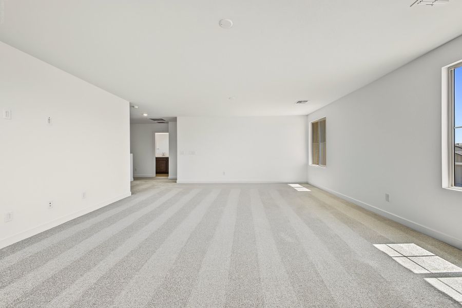 Spacious, unfurnished interior of a new home in Bentridge, Buckeye (Image 9).