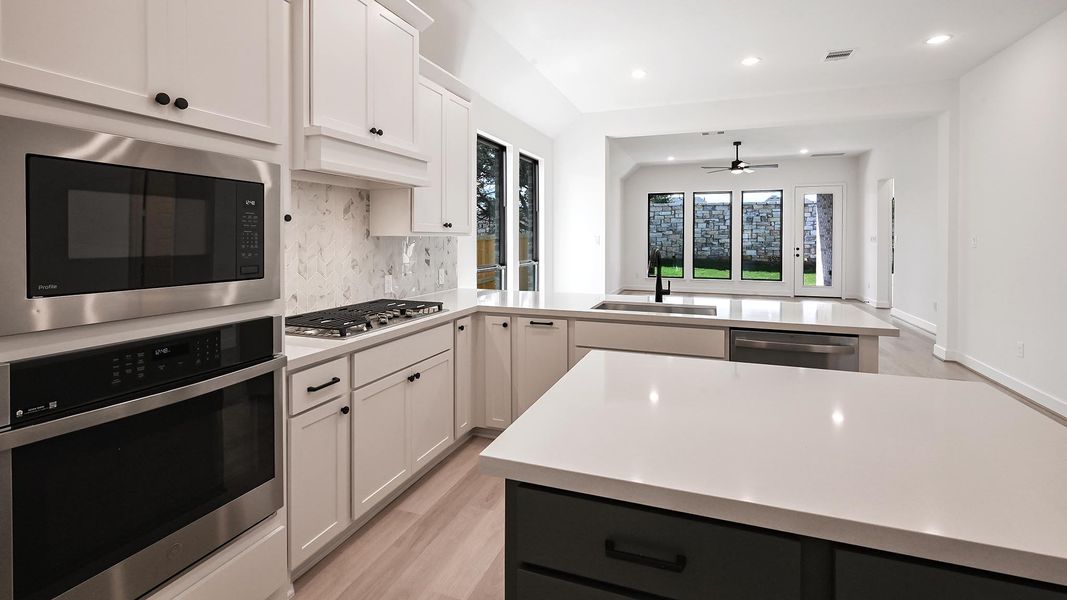 Furnished interior view inside a new home in 6 Creeks 45', Kyle (Image 9).