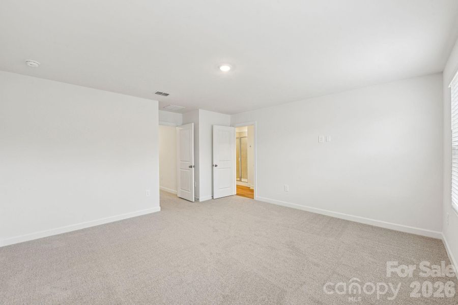 Spacious, unfurnished interior of a new home in Nolen Farm, Gastonia (Image 14).