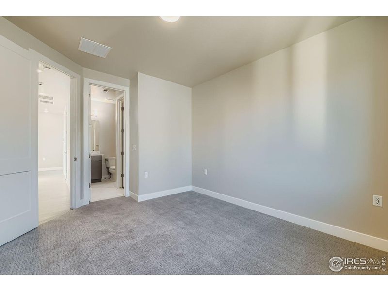 Spacious, unfurnished interior of a new home in Baseline, Broomfield (Image 28).