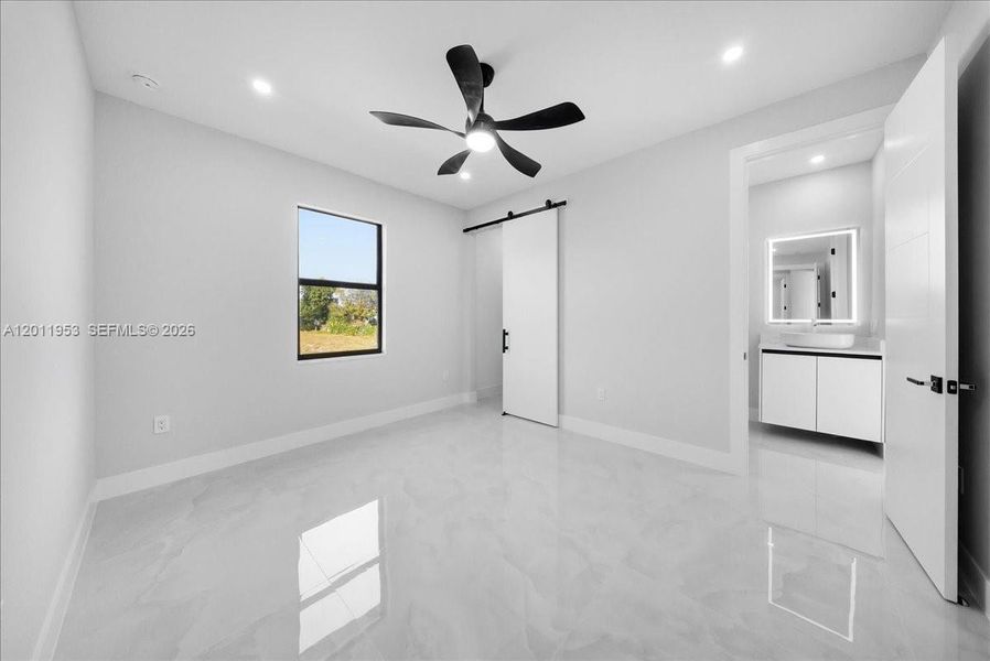 Spacious, unfurnished interior of a new home in , Cape Coral (Image 21).