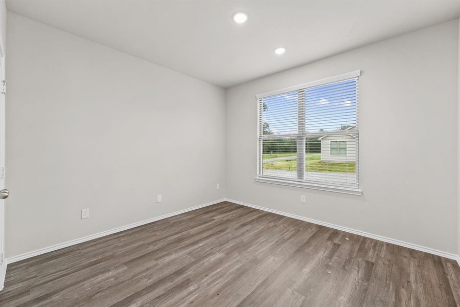 Spacious, unfurnished interior of a new home in , Lufkin (Image 26).
