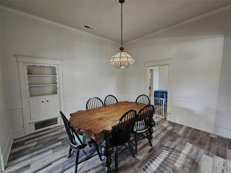 Furnished interior view inside a new home in , Groesbeck (Image 15).