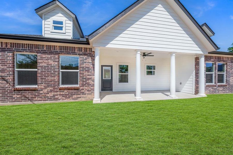 Exterior details and patio area of a home in , Sulphur Springs (Image 3).