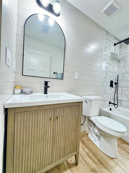 Furnished interior view inside a new home in , Ocala (Image 15).