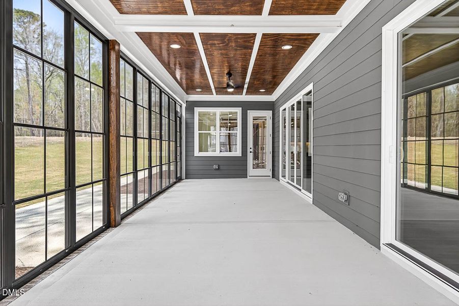 1616 River Bend Ln interior-24