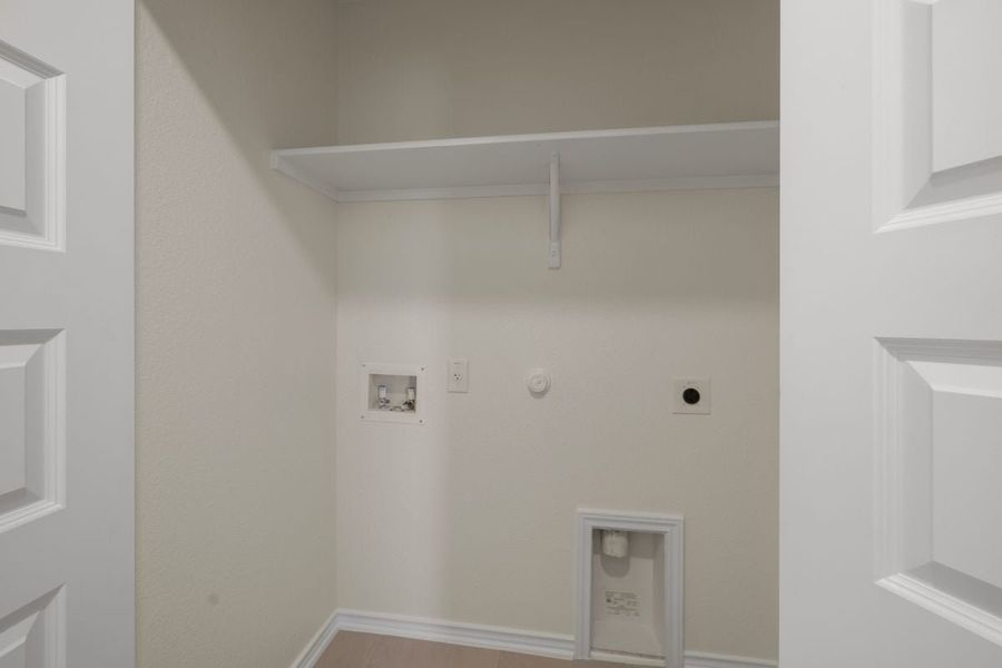 Spacious, unfurnished interior of a new home in Sonterra - Cool Water, Jarrell (Image 21).