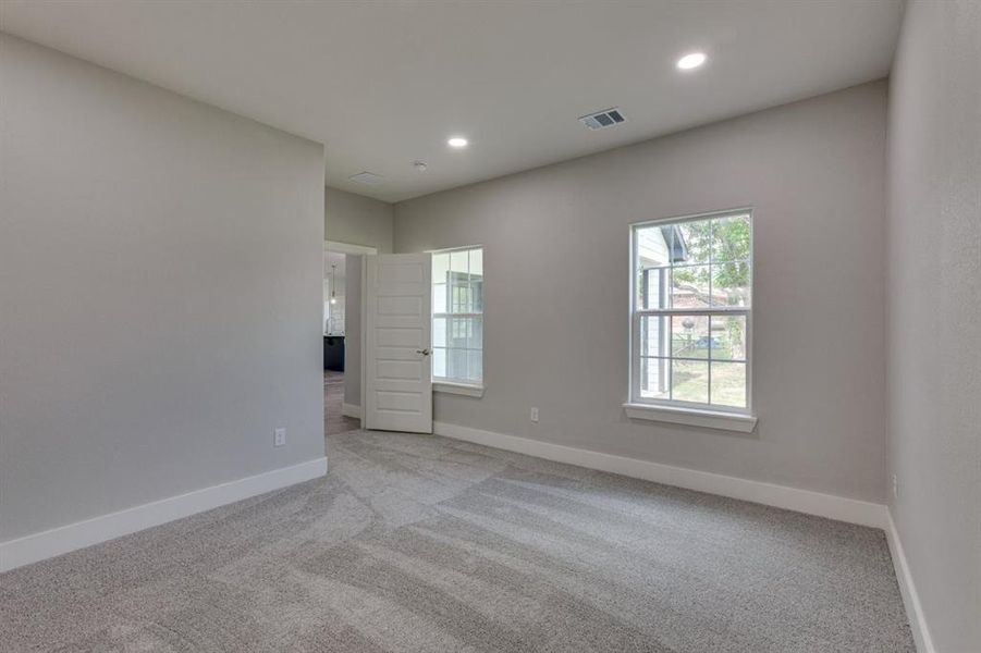 Spacious, unfurnished interior of a new home in , Ferris (Image 17).