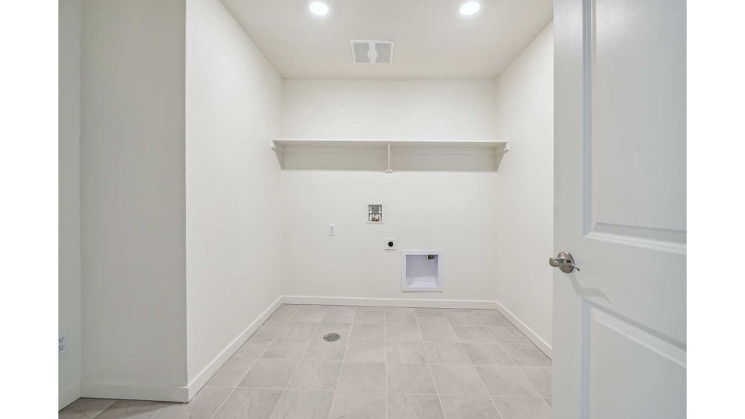 Image 22 representing the ELDER II by D.R. Horton in The Ridge at Lorson Ranch, Colorado Springs, CO.