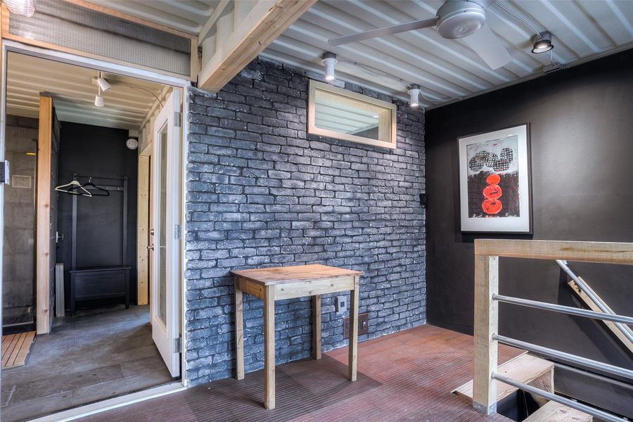 Entry into 2nd bedroom/bathroom area.