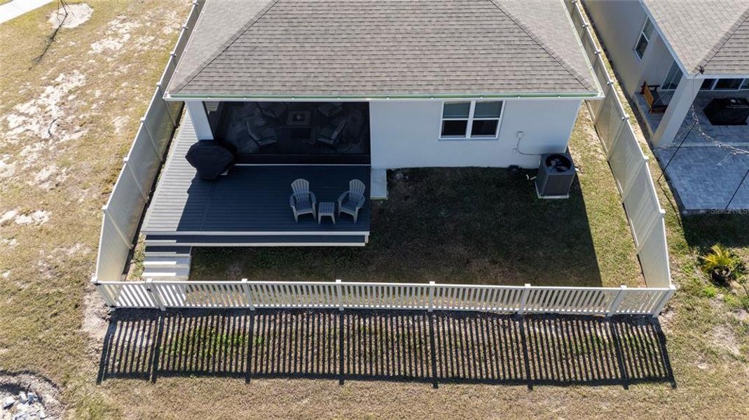 Exterior details and patio area of a home in , Lake Alfred (Image 24).
