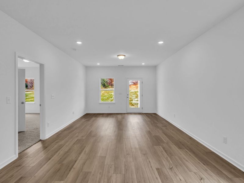 Spacious, unfurnished interior of a new home in Cantigny Park, Clarksville (Image 16).