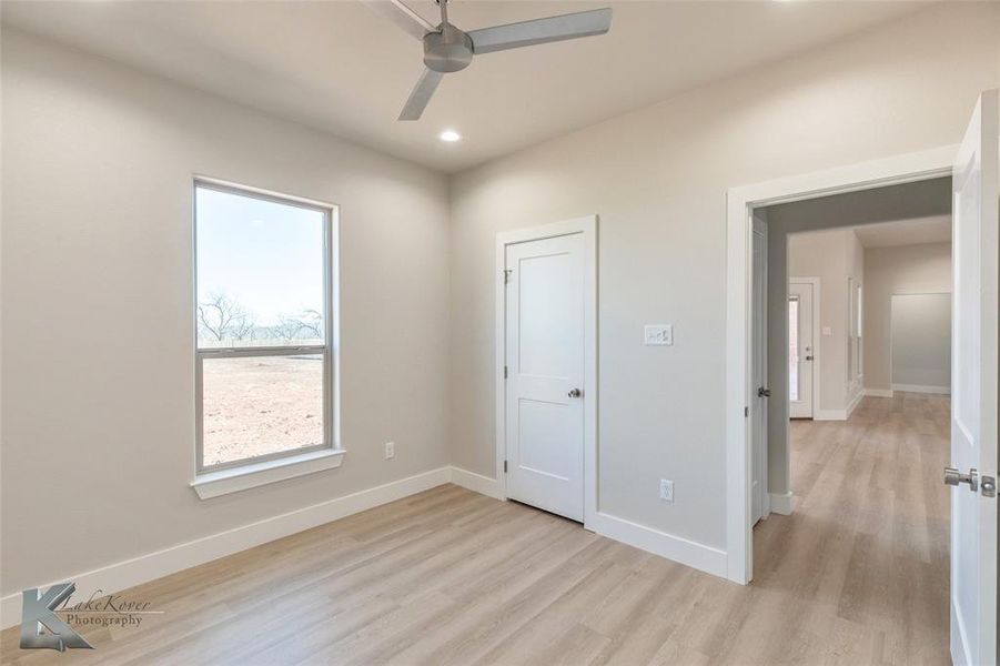 Spacious, unfurnished interior of a new home in , Abilene (Image 29).