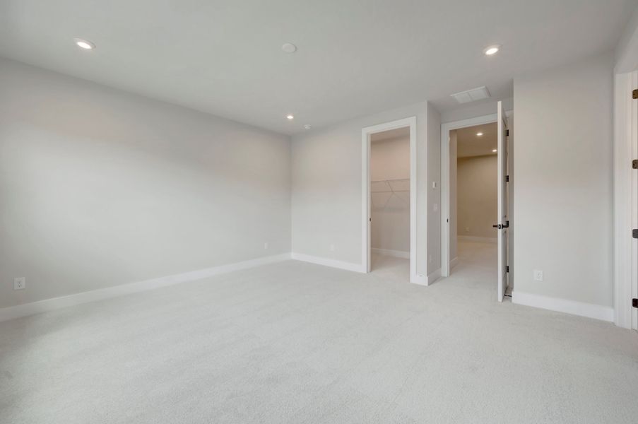 Spacious, unfurnished interior of a new home in Seven Oaks, Belmont (Image 23).