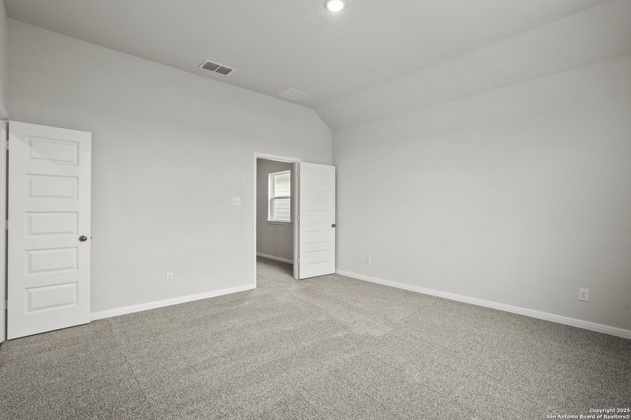 Spacious, unfurnished interior of a new home in Melissa Ranch, San Antonio (Image 10).