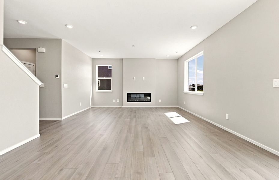 Spacious, unfurnished interior of a new home in Murata Farms, Fort Lupton (Image 18).